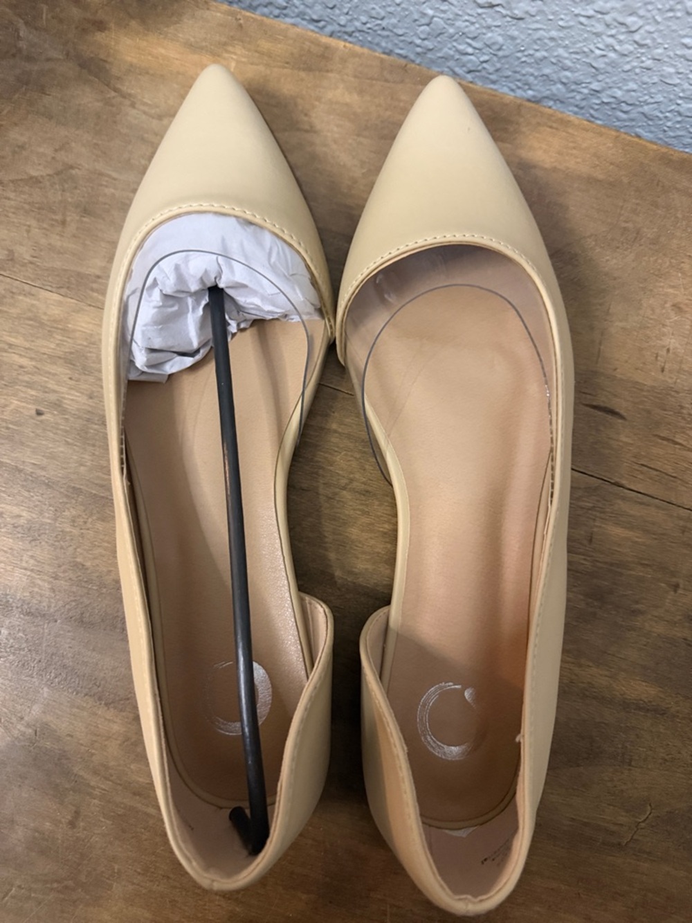 Pointed Toe Women's Flats in Beige size 8.5 - Picture 3 of 5